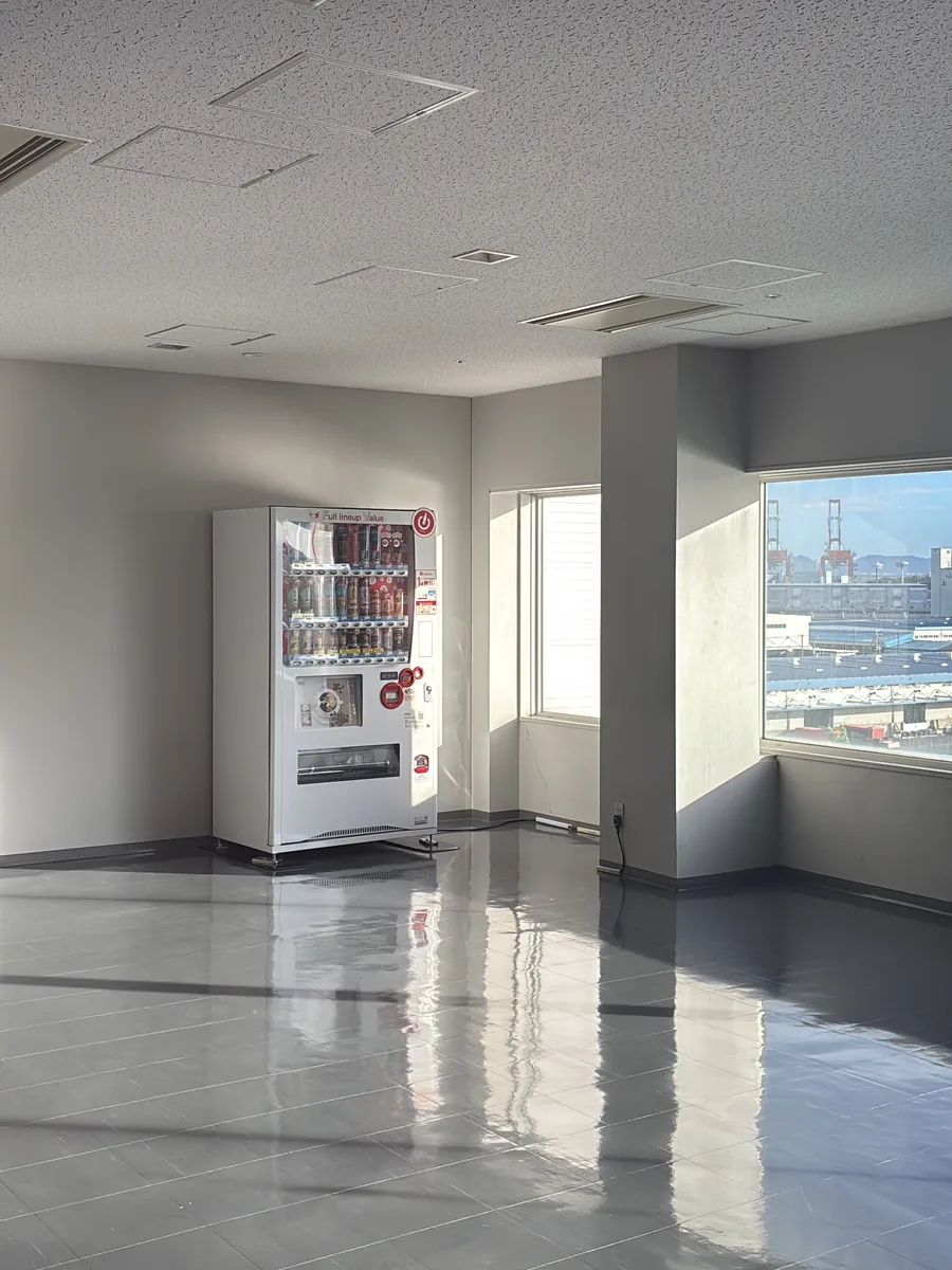 ATCの窓辺にある自動販売機